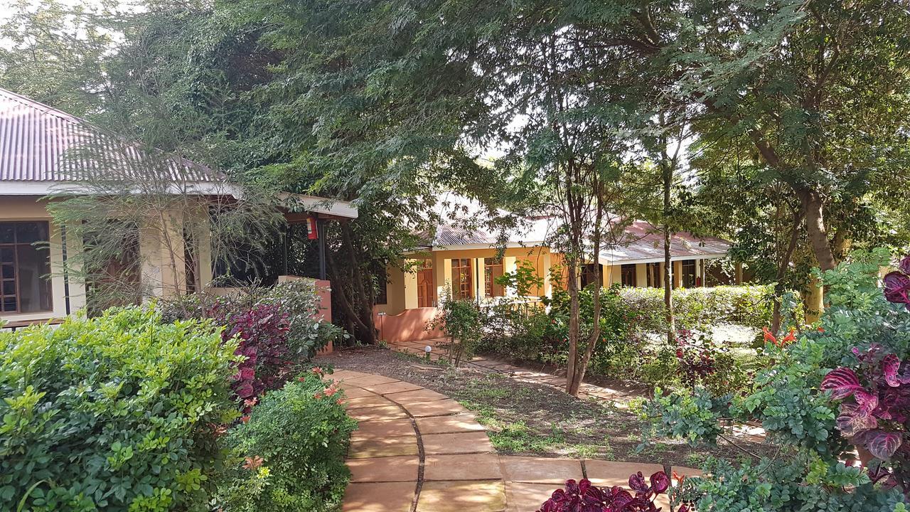 Eileen'S Trees Inn Karatu Dış mekan fotoğraf